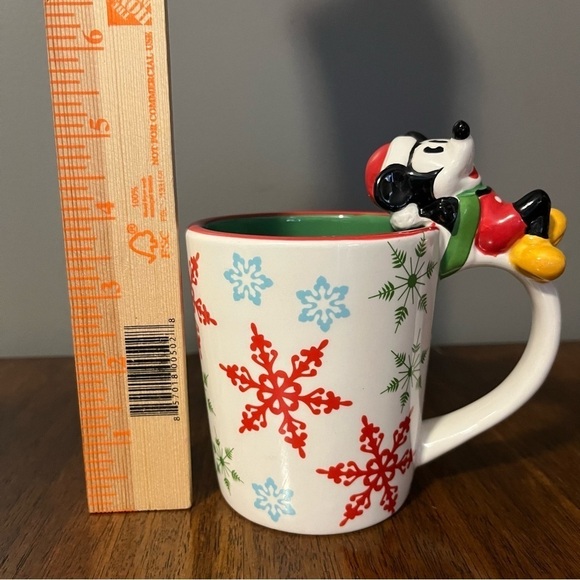 Mickey Mouse Christmas mug with figurine on the handle. - Picture 4 of 8